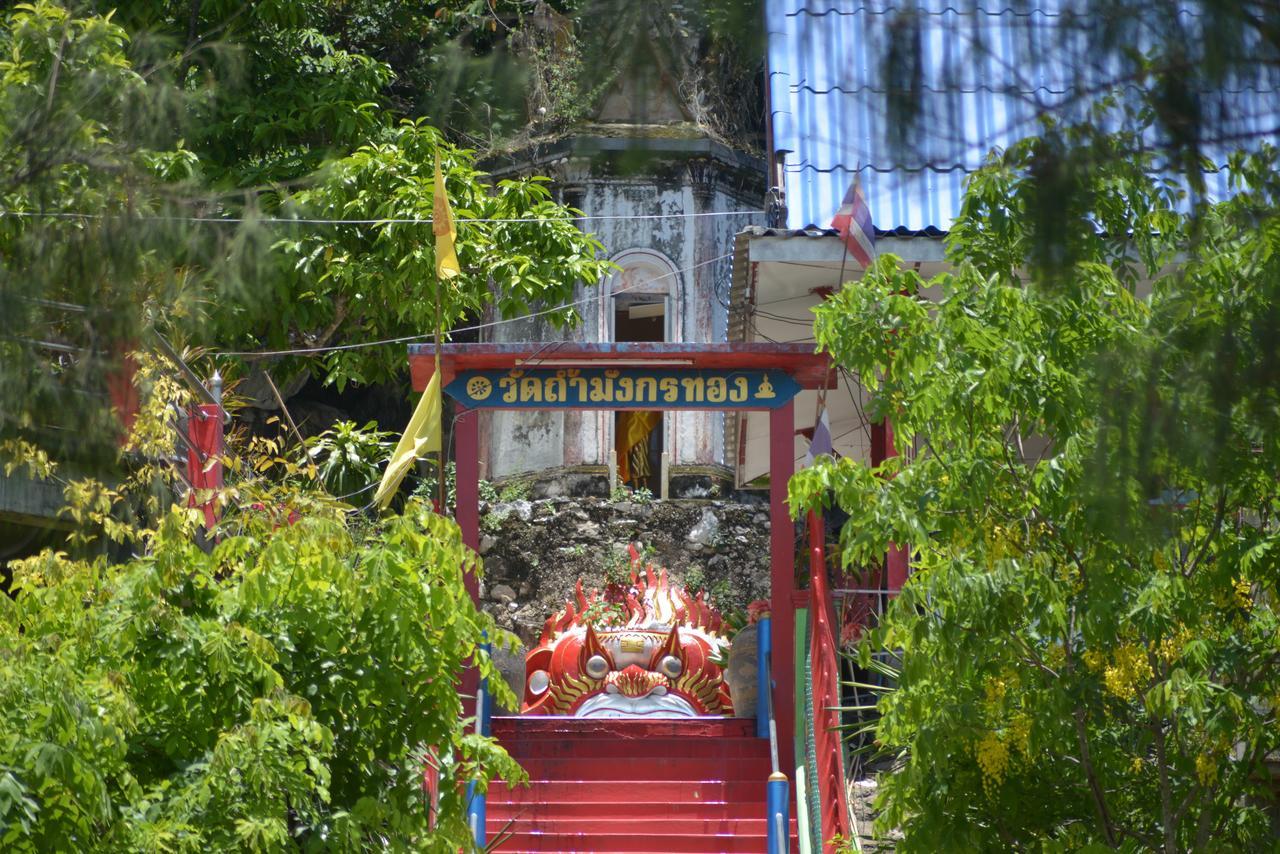 Bankaikow Hostel Kanchanaburi Exterior photo